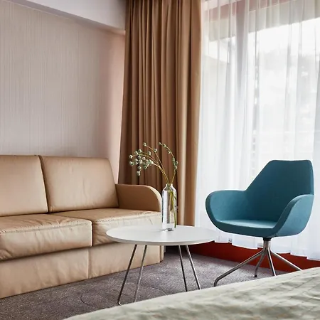 Hotel Dom Zdrojowy & - Destigo