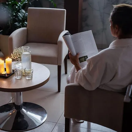 فندق Dom Zdrojowy & - Destigo ياستارنيا