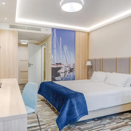 Hotel Dom Zdrojowy & - Destigo 4*