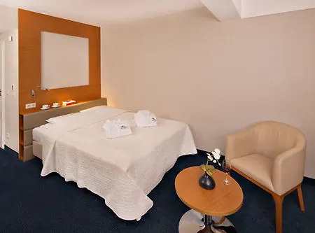 Dom Zdrojowy & - Destigo فندق